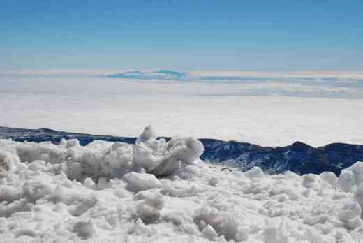 but the views were worth it - especially because of the snow. Here is snow, teide low hills and the clouds beyond