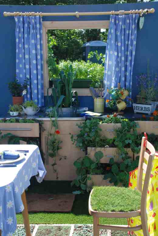 How clever is this kitchen garden?