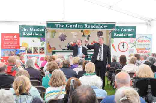 Eric Knowles telling us all about Moorcroft. I have always loved Moorcroft and it seemed rude not to buy a piece at last. So I chose the piece in the pic, partly because the design is 'Green Iris' and partly because it was one of the cheapest! The prices at the show were very very good so if you like Moorcroft it would be worth going next year